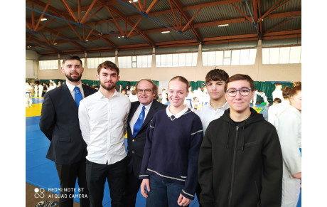 HONNEURS A NOS OFFICIELS